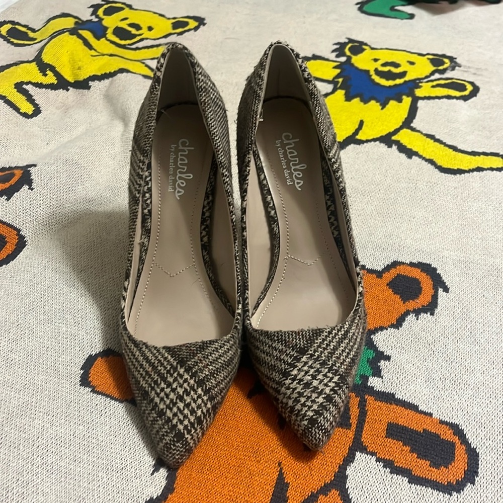Plaid pumps